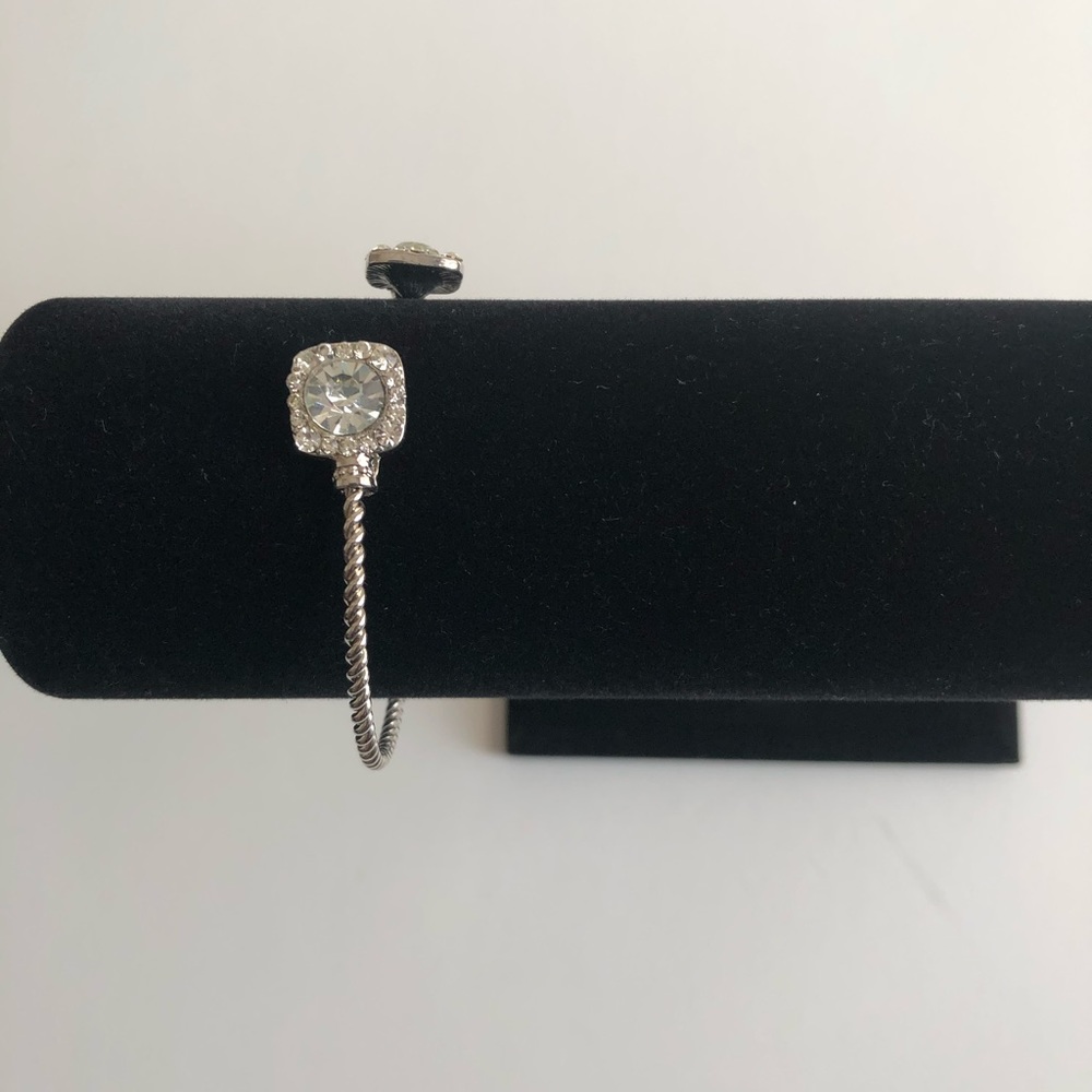 Classy bracelet! - Picture 3 of 4